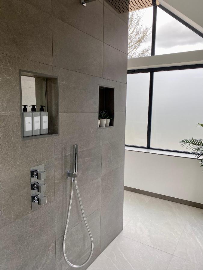 Stunning modern home set in beautiful grounds. Bath Eksteriør billede