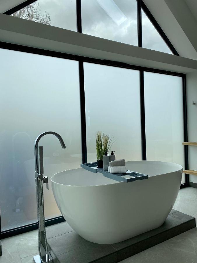 Stunning modern home set in beautiful grounds. Bath Eksteriør billede