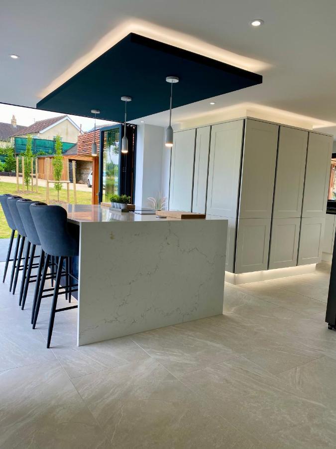 Stunning modern home set in beautiful grounds. Bath Eksteriør billede