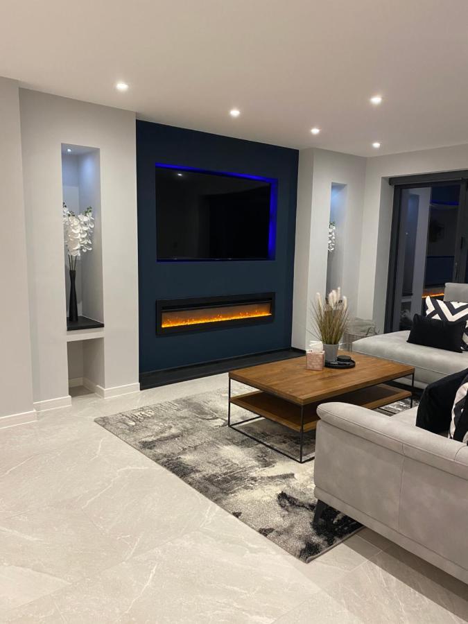 Stunning modern home set in beautiful grounds. Bath Eksteriør billede