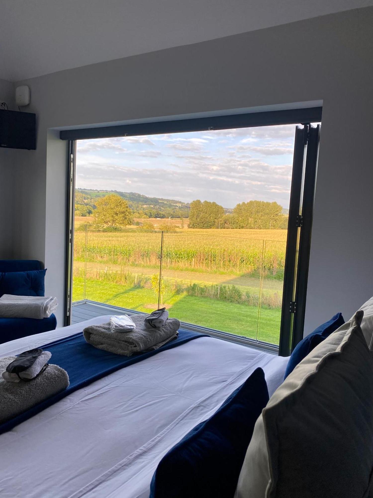 Stunning modern home set in beautiful grounds. Bath Eksteriør billede