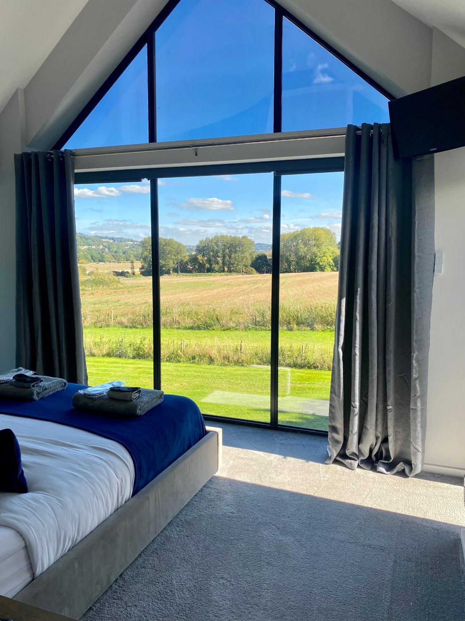 Stunning modern home set in beautiful grounds. Bath Eksteriør billede