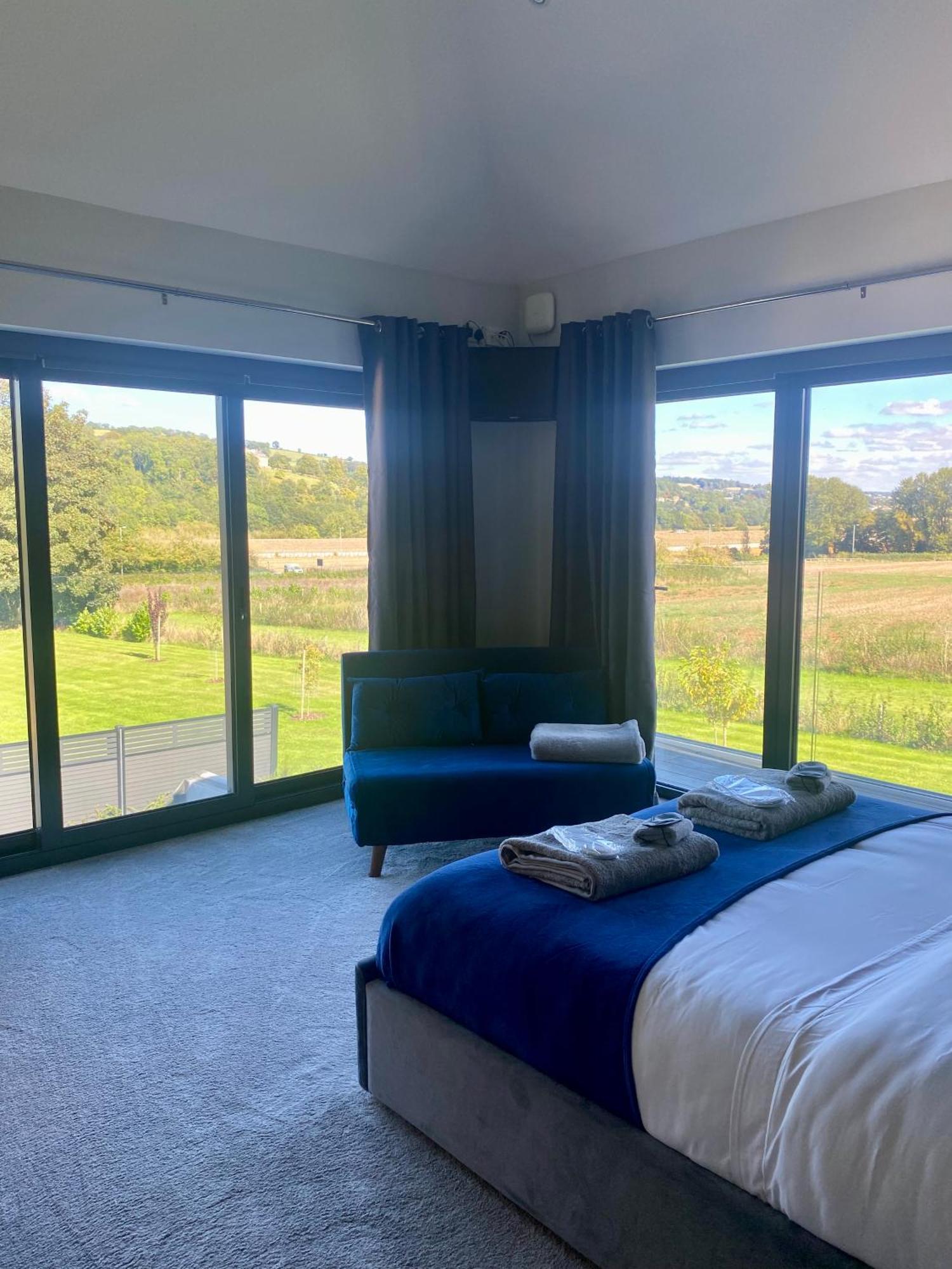 Stunning modern home set in beautiful grounds. Bath Eksteriør billede